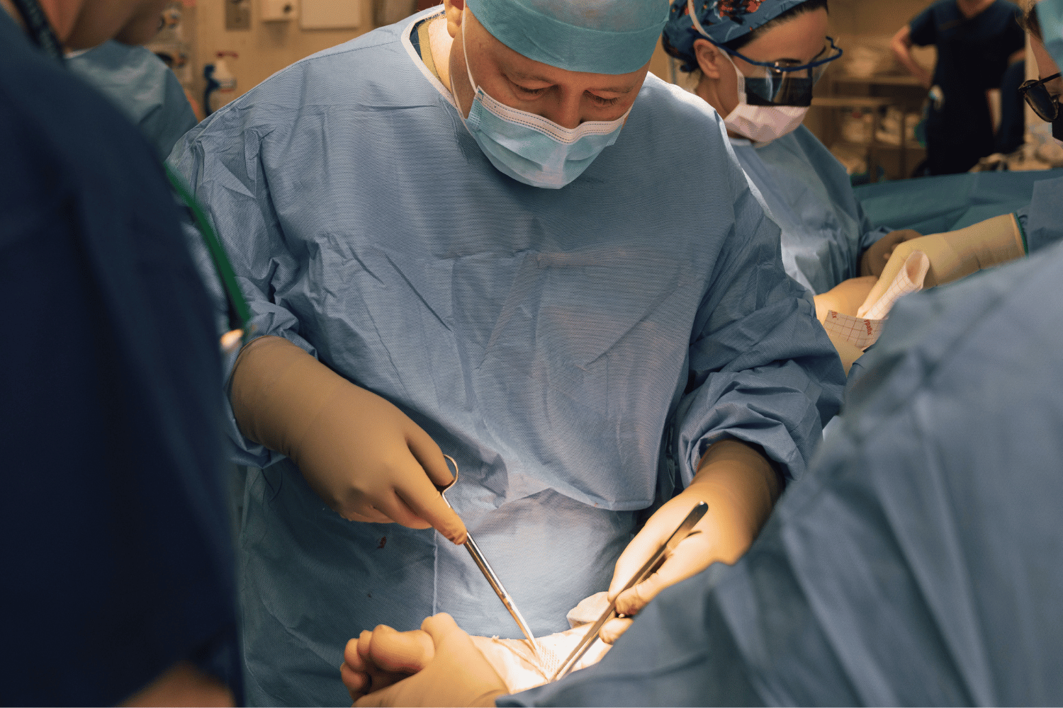 https://www.vicburns.org.au/files/general/1500x1000/Burns_male_surgeon_adding_artificial_skin.png
